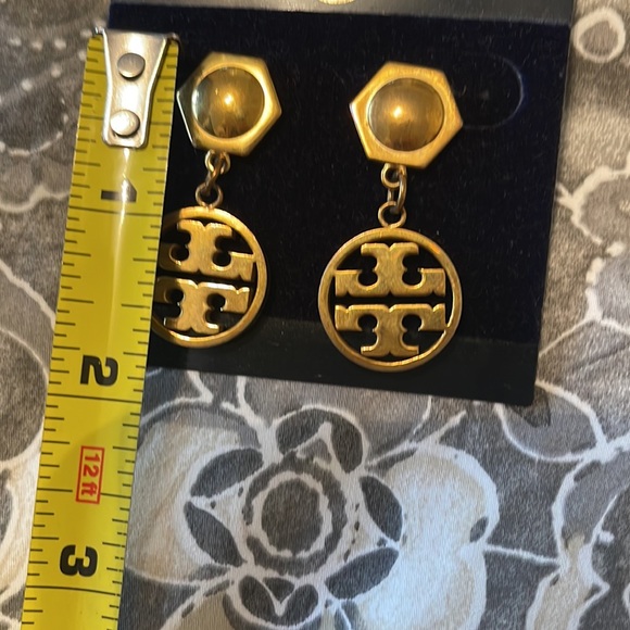 Gorgeous rare Tory Burch Goldtone earrings - Picture 5 of 6